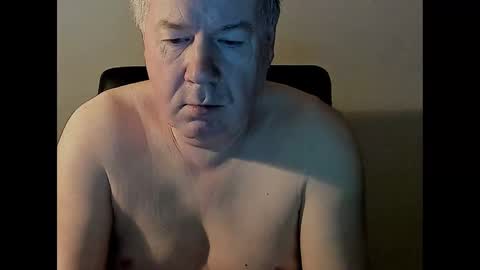 Snapshot of holgerhb53 chatting on February 11, 5:37 am Holger online show from February 11, 5:37 am