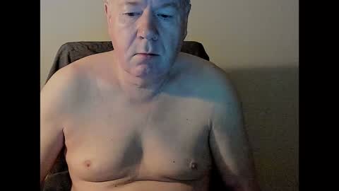 Snapshot of holgerhb53 chatting on December 13, 5:27 am Holger online show from December 13, 5:27 am