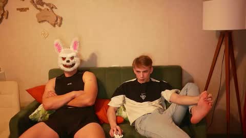 Snapshot of holiday_boys chatting on October 17, 6:45 pm Mike online show from October 17, 6:45 pm