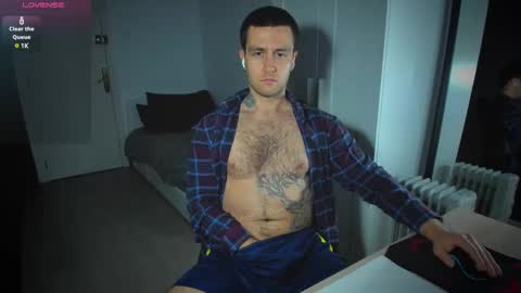 Snapshot of honestandrew chatting on February 18, 5:55 pm Andrew online show from February 18, 5:55 pm