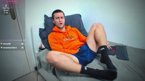 Snapshot of honestandrew chatting on February 12, 5:16 pm Andrew online show from February 12, 5:16 pm