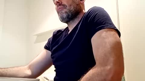 Snapshot of honeydaddyforyou chatting on March 6, 3:24 am honeydaddyforyou online show from March 6, 3:24 am
