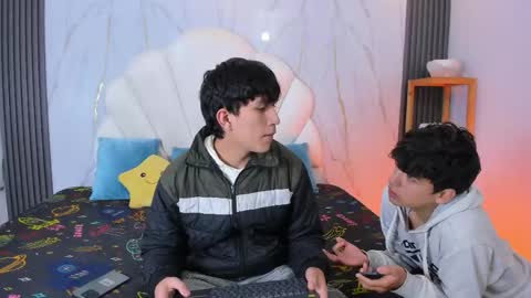 hoot_booys_ online show from April 20, 9:28 pm