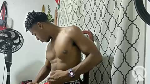 Snapshot of horneyguy2399 chatting on March 11, 2:21 am sugarbaby online show from March 11, 2:21 am