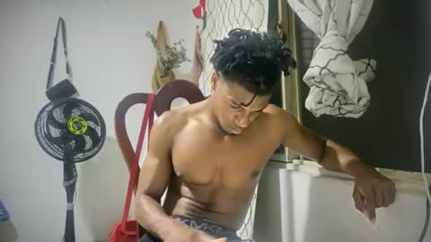 Snapshot of horneyguy2399 chatting on September 19, 2:34 am sugarbaby online show from September 19, 2:34 am
