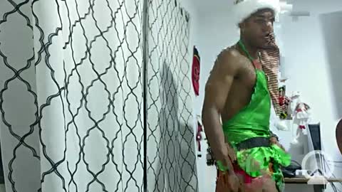 Snapshot of horneyguy2399 chatting on December 13, 6:00 am sugarbaby online show from December 13, 6:00 am