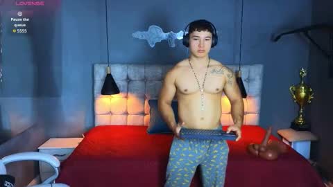 Snapshot of horny_nick18 chatting on October 16, 2:14 pm horny_nick18 online show from October 16, 2:14 pm