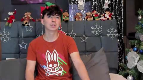 Alex and Camilo online show from December 23, 10:23 pm