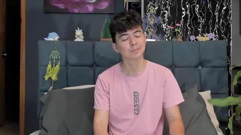 Alex and Camilo online show from January 19, 9:45 pm