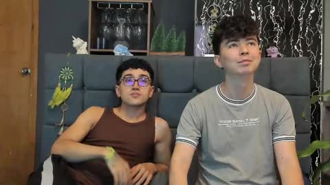 Alex and Camilo online show from March 9, 9:46 pm