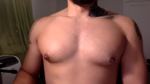 Snapshot of hornybbcxx chatting on December 16, 3:51 am hornybbcxx online show from December 16, 3:51 am