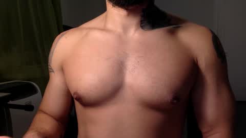 Snapshot of hornybbcxx chatting on December 15, 6:40 am hornybbcxx online show from December 15, 6:40 am