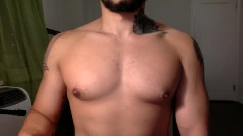 Snapshot of hornybbcxx chatting on December 8, 1:35 am hornybbcxx online show from December 8, 1:35 am