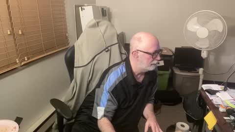 Brett online show from February 25, 2:03 am