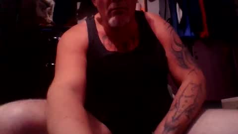 hornyhungwhiteboy4u269 online show from November 3, 1:21 am