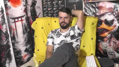 Snapshot of hornymaster93 chatting on September 29, 5:17 am hornymaster online show from September 29, 5:17 am