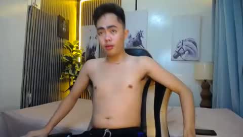 Snapshot of hot_8inchtwink chatting on October 13, 11:33 pm Rylle online show from October 13, 11:33 pm