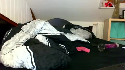 Snapshot of hotcarsten27 chatting on February 27, 9:25 pm hotcarsten online show from February 27, 9:25 pm