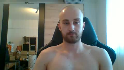 hotswissboy98 online show from June 29, 5:46 pm