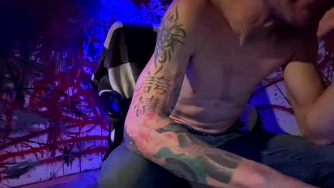 Snapshot of howbowdadareboy33 chatting on January 27, 7:35 am ask me online show from January 27, 7:35 am