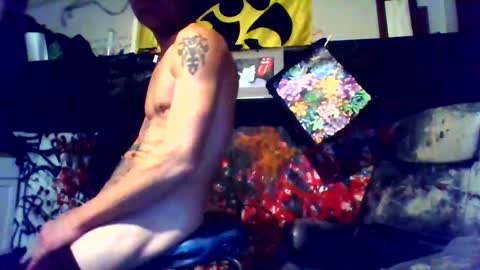Snapshot of howbowdadareboy33 chatting on January 22, 1:42 pm ask me online show from January 22, 1:42 pm