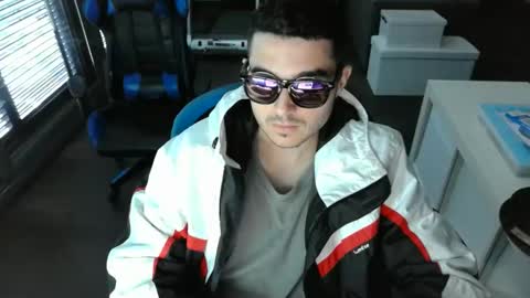 Little buddy  online show from December 18, 1:56 pm