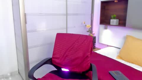 Snapshot of hugo_cano chatting on October 5, 9:30 pm Hugo Cano online show from October 5, 9:30 pm