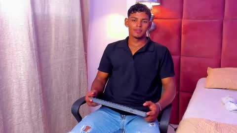 Snapshot of hugo_cano chatting on October 11, 9:52 pm Hugo Cano online show from October 11, 9:52 pm