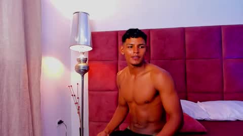 Snapshot of hugo_cano chatting on September 21, 10:10 pm Hugo Cano online show from September 21, 10:10 pm