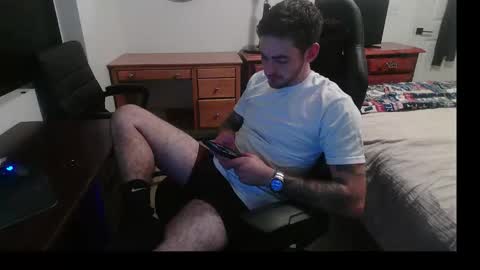 hungmtnman2256 online show from February 25, 4:57 am