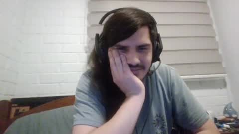 Snapshot of hungweeb chatting on October 16, 3:58 am Rod online show from October 16, 3:58 am