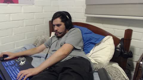Snapshot of hungweeb chatting on December 19, 3:07 am Rod online show from December 19, 3:07 am