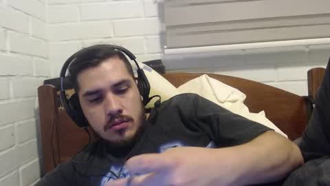 Snapshot of hungweeb chatting on February 3, 3:53 am Rod online show from February 3, 3:53 am