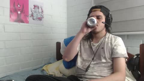 Snapshot of hungweeb chatting on February 13, 2:56 am Rod online show from February 13, 2:56 am