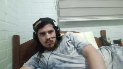 Snapshot of hungweeb chatting on December 15, 4:18 am Rod online show from December 15, 4:18 am
