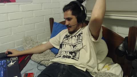 Snapshot of hungweeb chatting on December 12, 3:43 am Rod online show from December 12, 3:43 am
