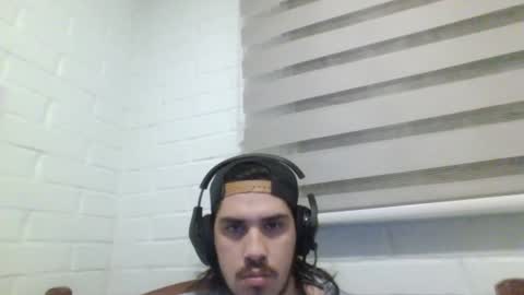 Snapshot of hungweeb chatting on December 16, 1:31 am Rod online show from December 16, 1:31 am