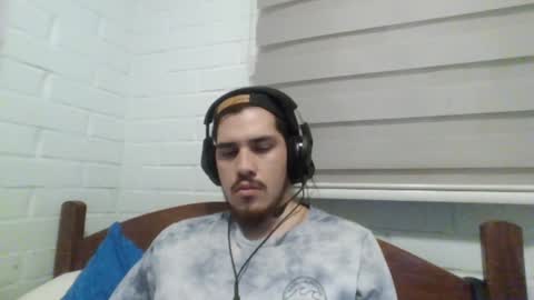 Snapshot of hungweeb chatting on December 10, 12:34 am Rod online show from December 10, 12:34 am