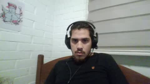 Snapshot of hungweeb chatting on December 13, 1:15 am Rod online show from December 13, 1:15 am