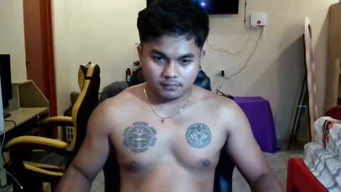 hunkyzeus online show from April 23, 7:57 am