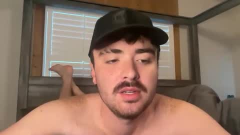 Snapshot of hunterbentleyy chatting on October 21, 9:39 pm Hunter online show from October 21, 9:39 pm