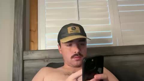 Snapshot of hunterbentleyy chatting on October 14, 10:39 pm Hunter online show from October 14, 10:39 pm