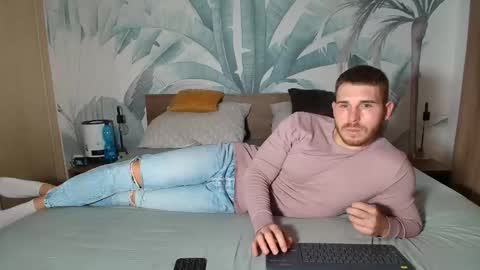 Hunter Bridges online show from December 4, 1:07 pm