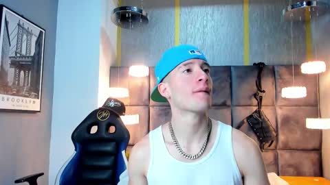 hunterheat_ online show from March 12, 12:24 pm