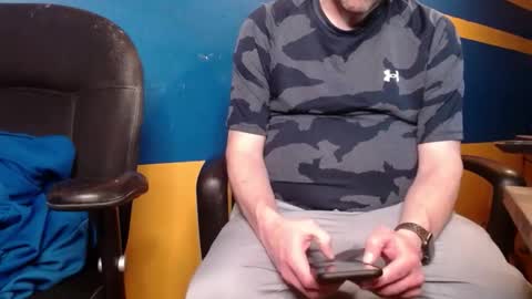 Snapshot of huskyguy chatting on February 2, 4:05 am Huskyguy online show from February 2, 4:05 am