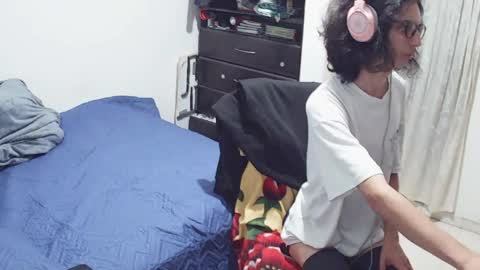 hxxyro1 online show from April 28, 4:06 am