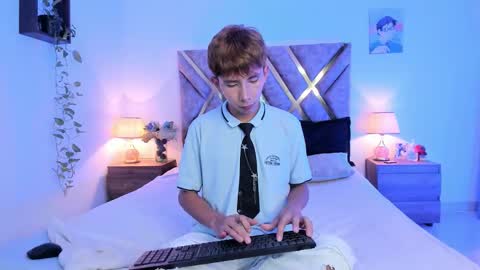 Son Hyunjin online show from October 24, 10:44 pm