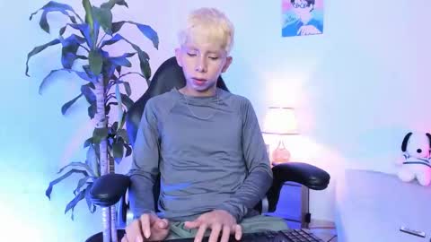 Son Hyunjin online show from January 5, 5:38 pm