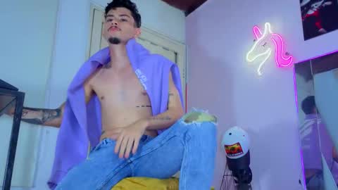 kelvis online show from January 9, 7:46 am