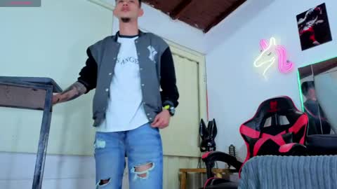 kelvis online show from April 20, 1:52 am